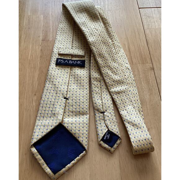 JoS Bank Men’s Tie 3.5” Designer Yellow patterned 100% Silk Necktie - Picture 4 of 4